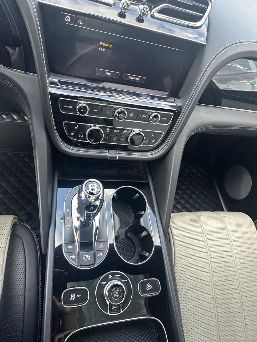 Used 2023 Bentley Bentayga AWD/4WD image 13