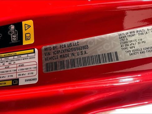 Used 2025 Jeep Wrangler Unlimited Rubicon w/ Convenience Group AWD/4WD image 18