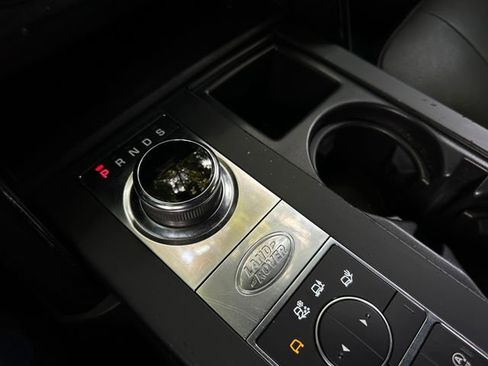 Used 2020 Land Rover Discovery SE image 25