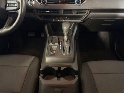 Used 2023 Chevrolet Colorado W/T RWD image 16