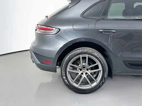 Certified 2025 Porsche Macan image 13