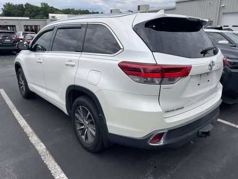 Used 2017 Toyota Highlander XLE AWD/4WD image 10