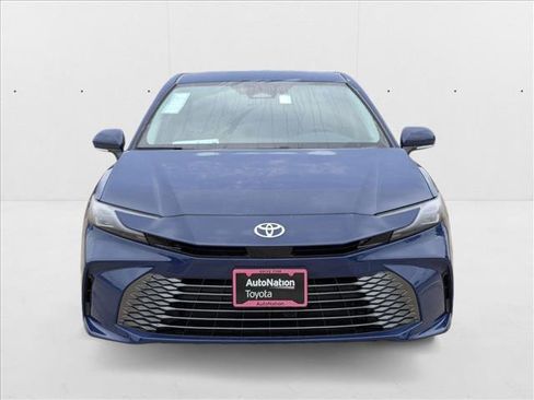 Used 2025 Toyota Camry XLE image 6