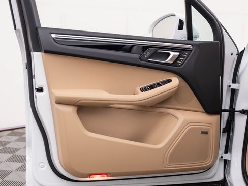 New 2026 Porsche Macan S image 12