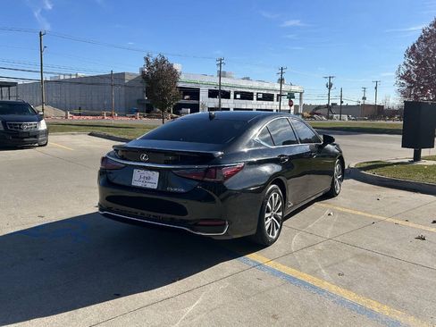 Used 2021 Lexus ES 300h w/ Accessory Package 2 image 6