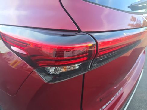 Used 2021 Toyota Highlander XSE FWD image 36