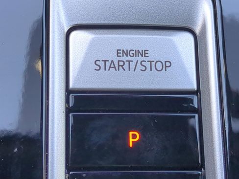 Used 2025 Volkswagen Atlas Cross Sport SEL R-Line image 28