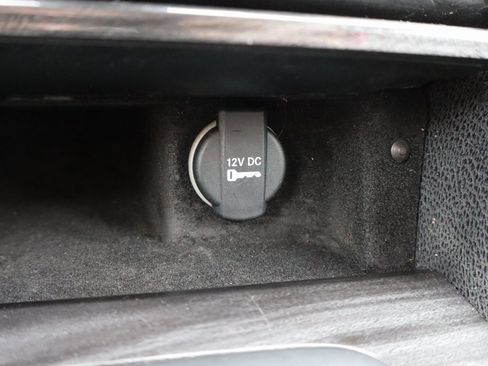 Used 2016 Chrysler 300 Limited image 16