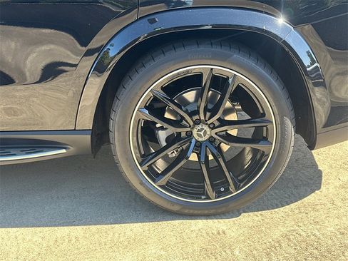 New 2026 Mercedes-Benz GLS 580 4MATIC image 23