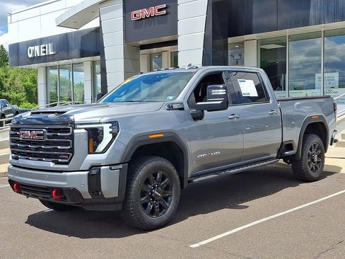 Used 2026 GMC Sierra 2500 AT4 w/ AT4 Premium Plus Package AWD/4WD image 3
