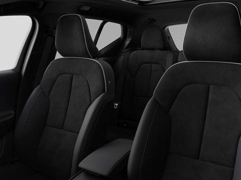 New 2026 Volvo XC40 B5 Ultra w/ Climate Package image 9