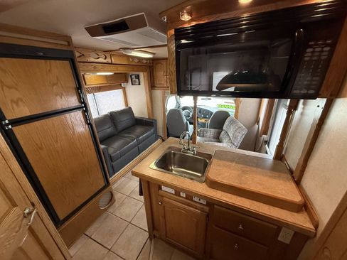 Used 2005 Ford E-350 and Econoline 350 Super Duty RWD image 32