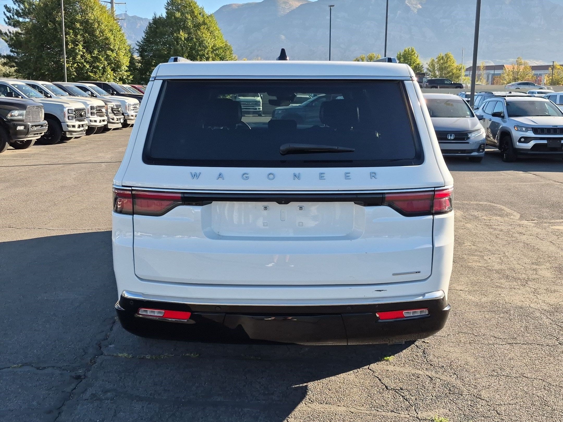 Used 2024 Jeep Wagoneer L Series II w/ Flexible Seating Group AWD/4WD image 7