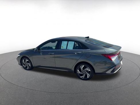 Used 2025 Hyundai Elantra SEL image 10