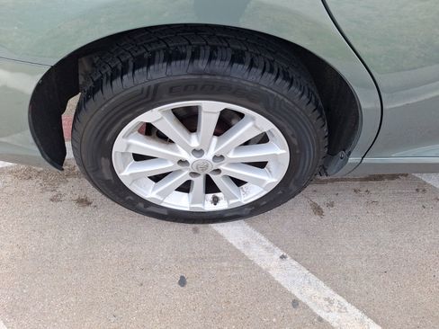 Used 2012 Toyota Venza XLE image 11