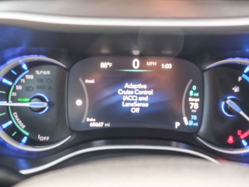 Used 2023 Chrysler Pacifica Touring-L FWD image 26