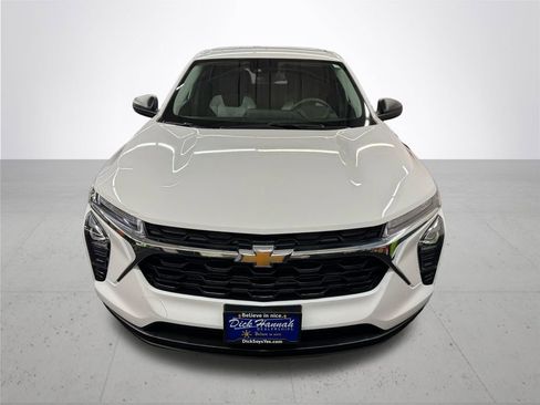 Used 2025 Chevrolet Trax LS FWD image 11