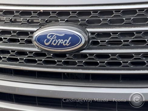 Used 2022 Ford Explorer XLT w/ Equipment Group 202A AWD/4WD image 12