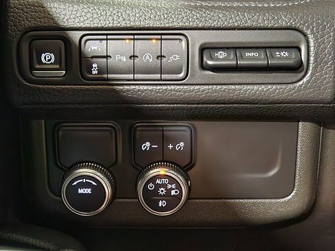 Used 2021 GMC Yukon XL Denali w/ Denali Premium Package RWD image 42
