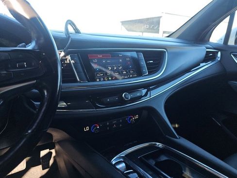 Used 2023 Buick Enclave Essence image 13