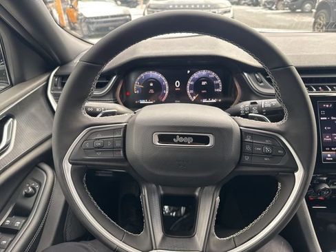 New 2025 Jeep Grand Cherokee Altitude image 15