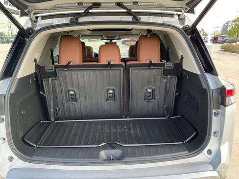 Used 2025 Nissan Pathfinder Platinum w/ Cargo Package image 14