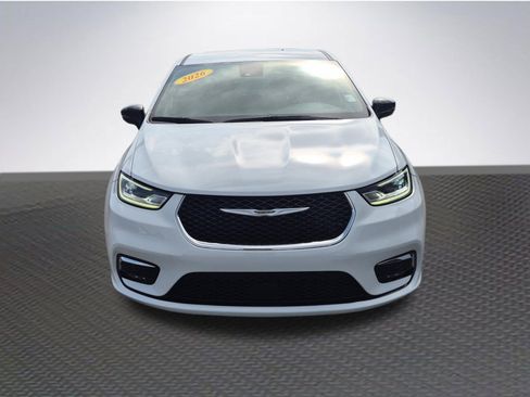 Used 2026 Chrysler Pacifica Select FWD image 3