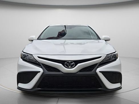 Used 2024 Toyota Camry SE w/ Convenience Package FWD image 5