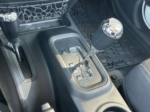 Certified 2017 Jeep Wrangler Unlimited Rubicon w/ Connectivity Group AWD/4WD image 20