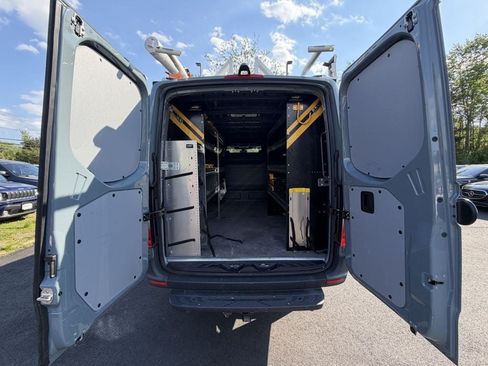Used 2024 Mercedes-Benz Sprinter 2500 image 6