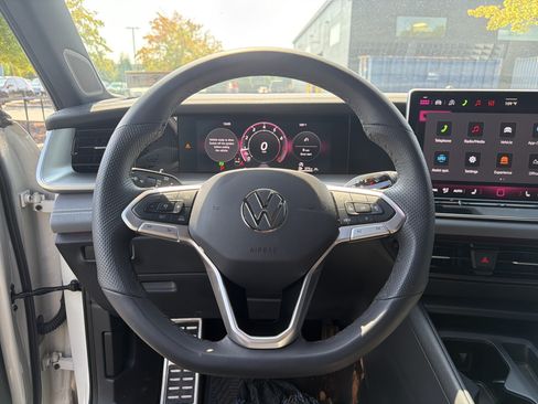 Used 2026 Volkswagen Tiguan SE R-Line AWD/4WD image 17
