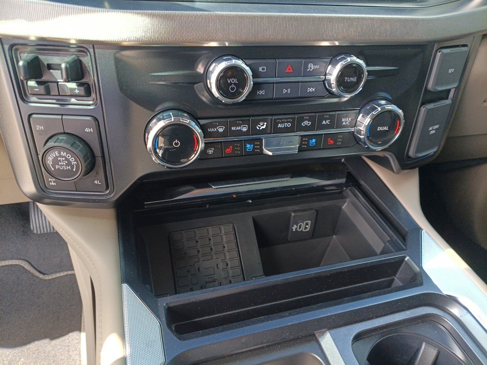 Used 2027 Ford F250 Platinum w/ Platinum Plus Package AWD/4WD image 13