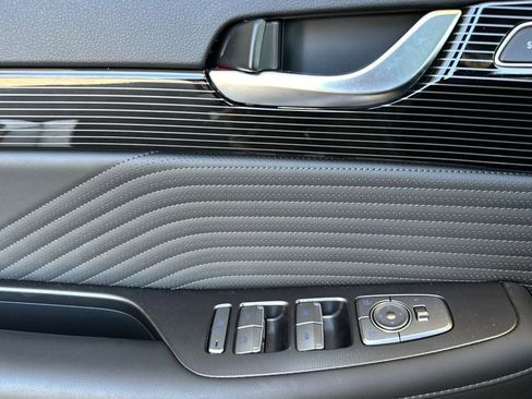 Used 2025 Hyundai Palisade Calligraphy image 8