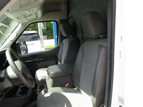 Used 2017 Nissan NV 2500 SV w/ Technology Package RWD image 9