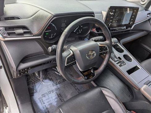 Used 2022 Toyota Sienna XSE image 10
