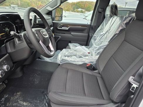 New 2026 GMC Sierra 2500 SLE w/ Preferred Package image 5