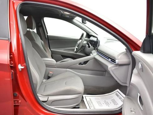 Used 2024 Hyundai Elantra SEL image 16