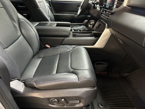 Used 2024 Toyota Tundra Platinum AWD/4WD image 33