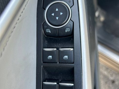 Used 2024 Ford Explorer XLT w/ XLT Sport Appearance Package AWD/4WD image 16