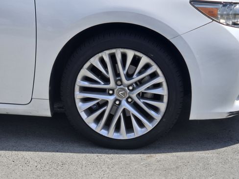 Used 2013 Lexus ES 350 w/ Luxury Pkg FWD image 11