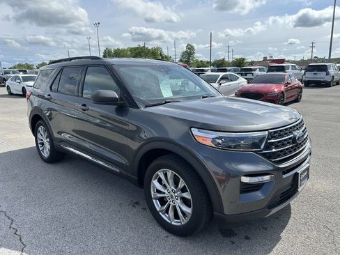 Used 2020 Ford Explorer XLT w/ Equipment Group 202A AWD/4WD image 2