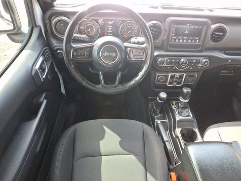 Used 2022 Jeep Wrangler Unlimited Sport AWD/4WD image 2