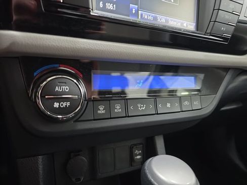 Used 2014 Toyota Corolla LE FWD image 22