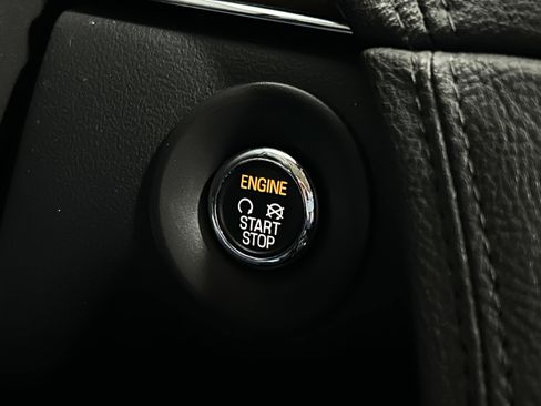 Used 2018 Lincoln MKT AWD image 12