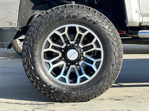 Used 2018 GMC Sierra 2500 SLT w/ Duramax Plus Package image 24