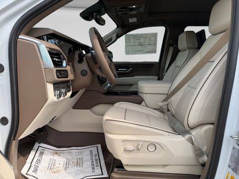 New 2026 GMC Yukon XL Denali w/ Denali Reserve Package AWD/4WD image 10