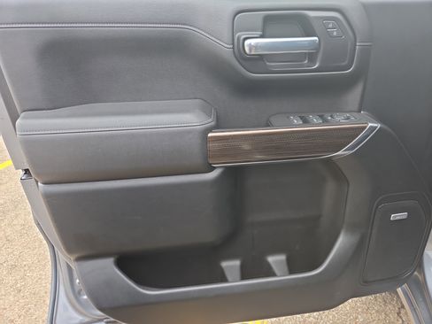 Used 2021 Chevrolet Silverado 1500 LT Trail Boss w/ Convenience Package II image 6