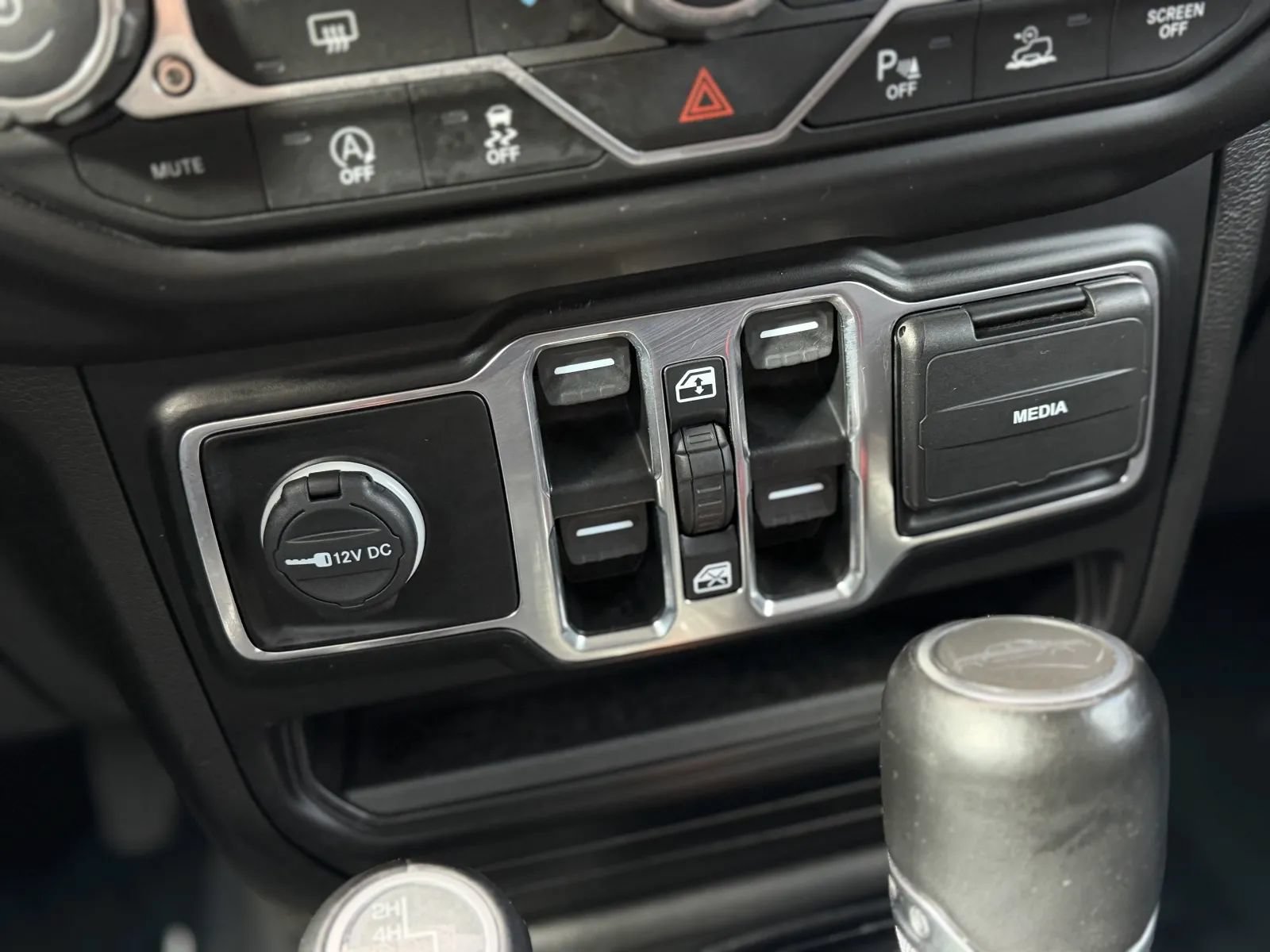 Used 2022 Jeep Gladiator Overland AWD/4WD image 35