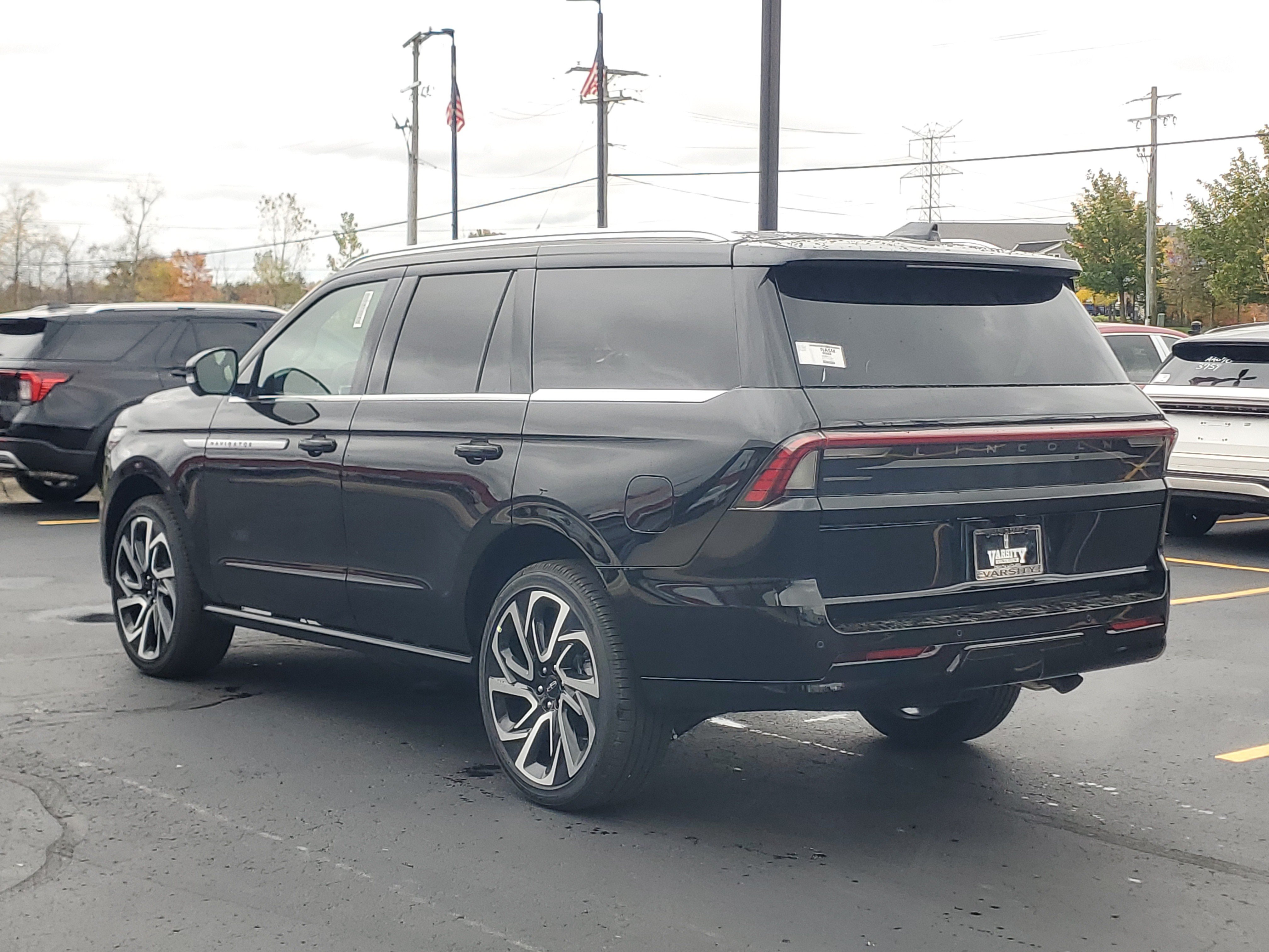New 2027 Lincoln Navigator Reserve AWD/4WD image 3