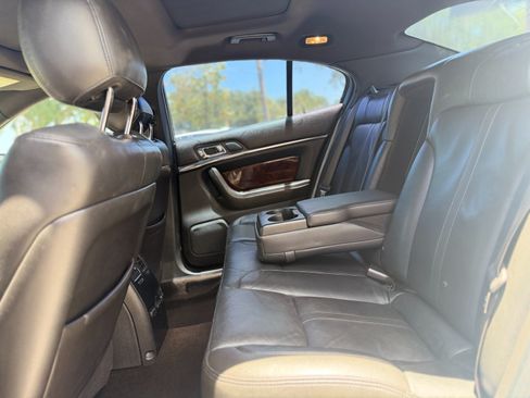 Used 2013 Lincoln MKS AWD image 11